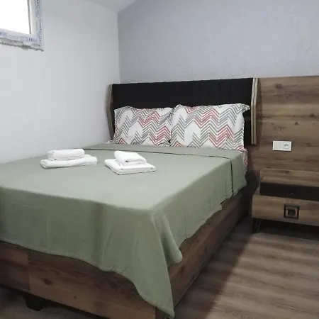Garden Flats Apartment *