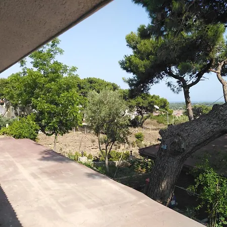 Garden Flats Apartment *